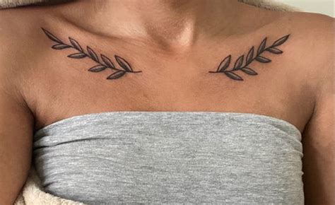 tatuaje pequeo pecho mujer|50 tatuajes para mujer que querrás copiar: pequeños,。